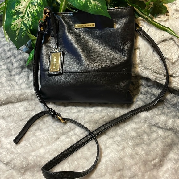 LIZ CLAIBORNE BLACK SOFT LEATHER ADJUSTABLE SHOULDER BAG W HANG TAG GOLDTONE EUC - Picture 1 of 16